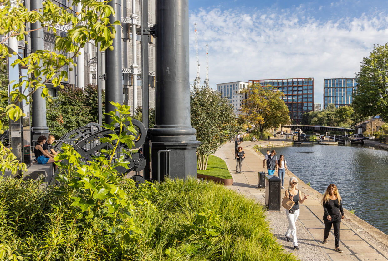 The Regents Canal and Gasholder Park, King's Cross